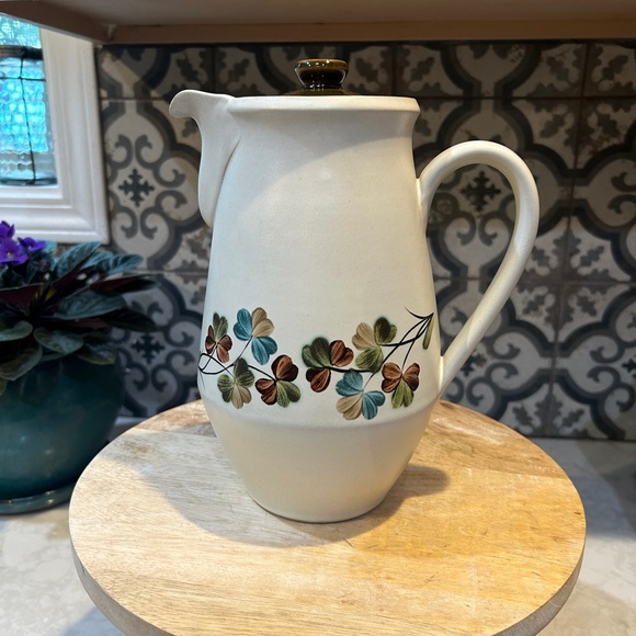 VINTAGE & RARE 2 1/2 PINT DENBY STONEWARE TEAPOT- SHAMROCK - Picture 2 of 8